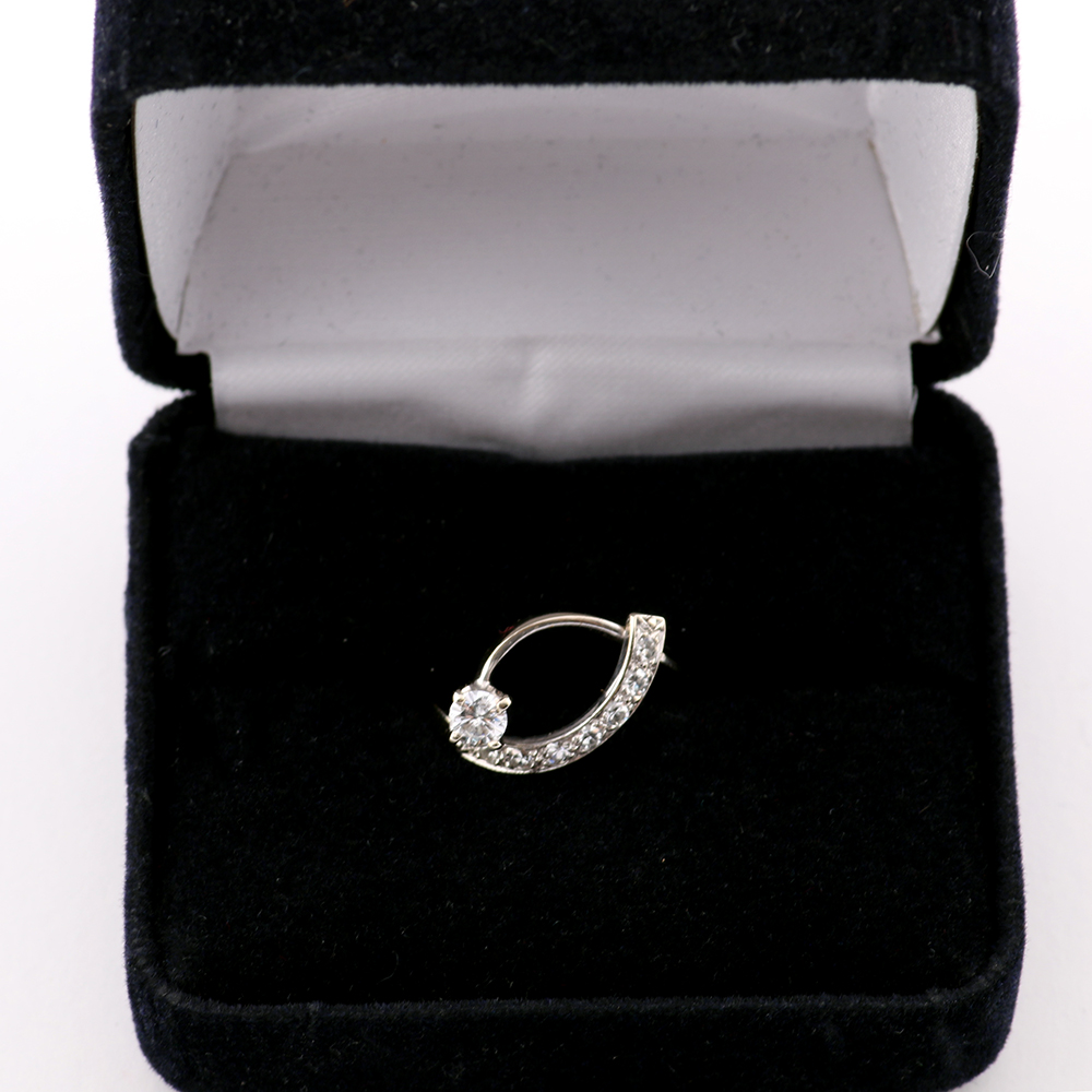 18K White Gold and Diamond Ring with Case