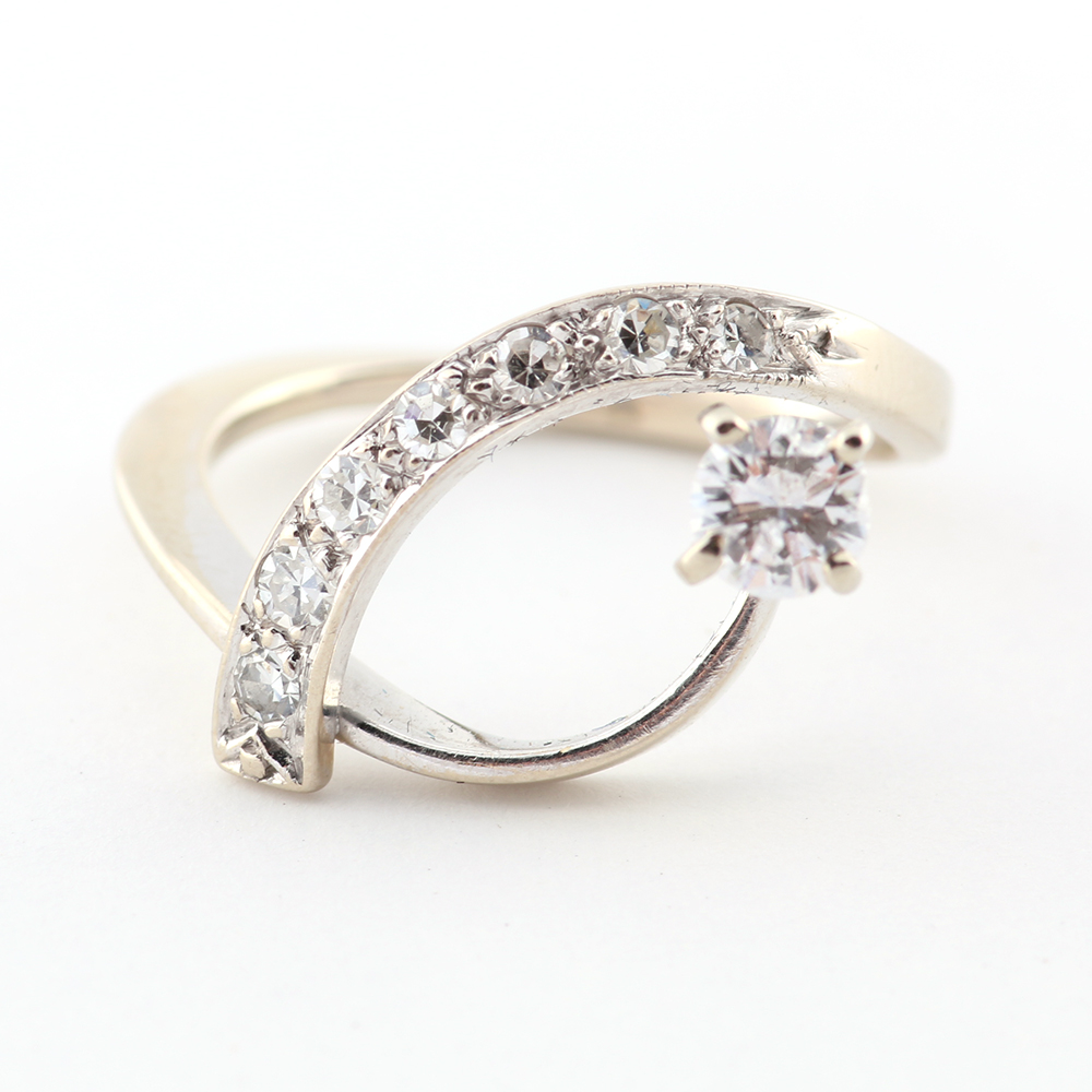 18K White Gold and Diamond Ring with Case