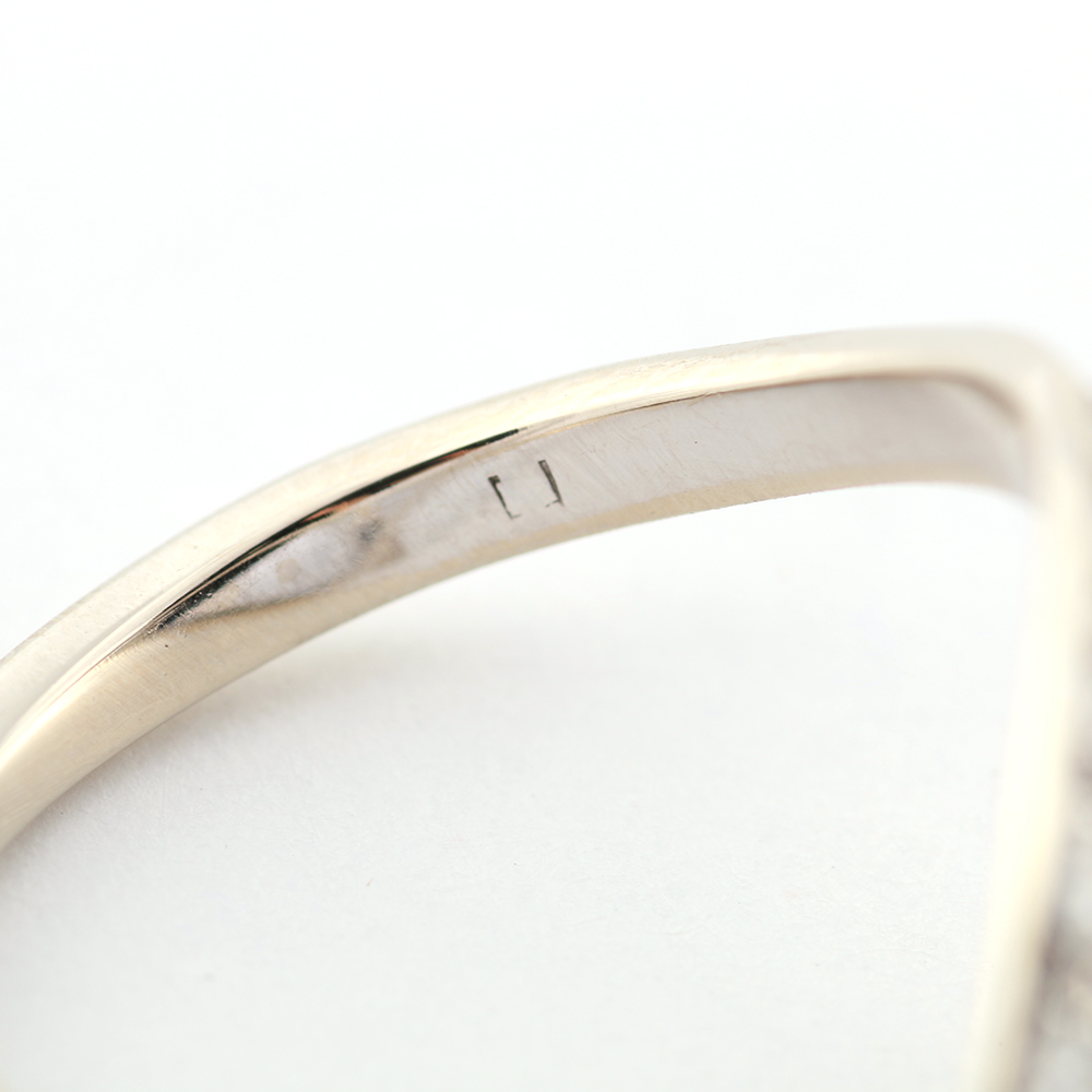 18K White Gold and Diamond Ring with Case