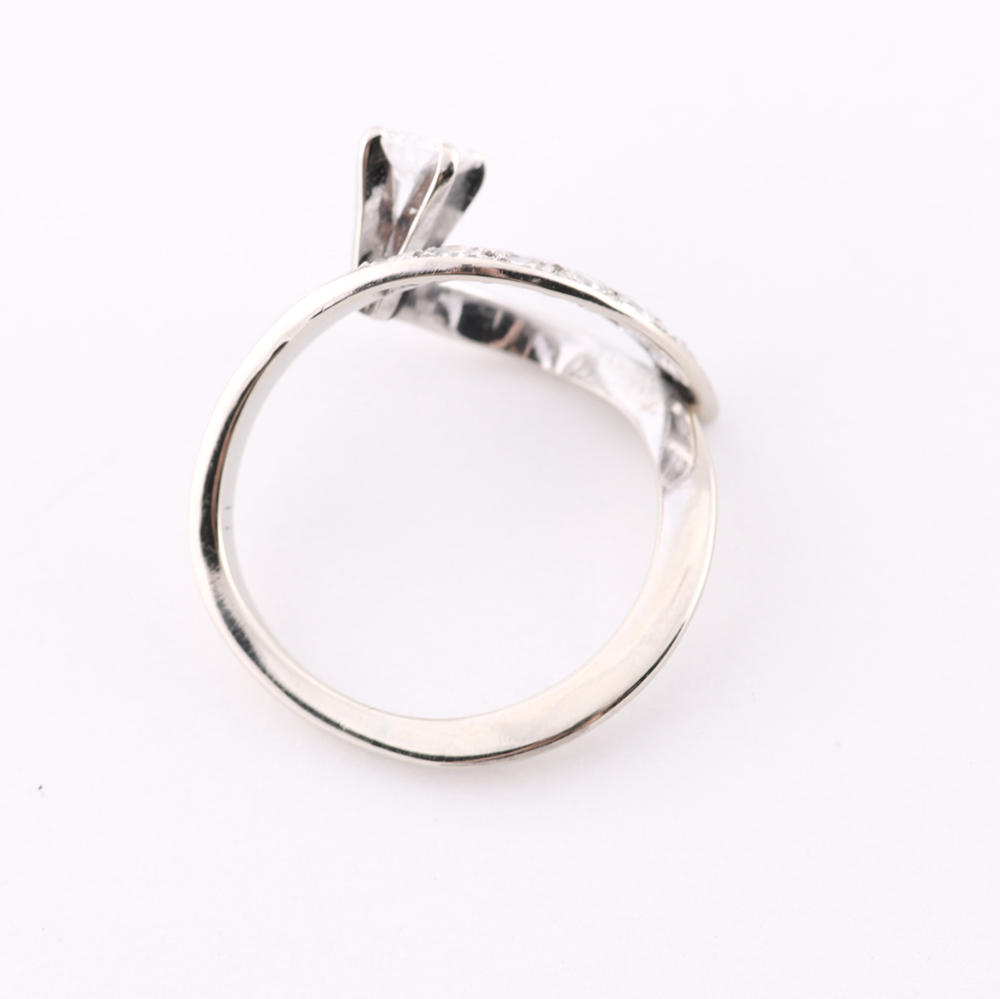 18K White Gold and Diamond Ring with Case