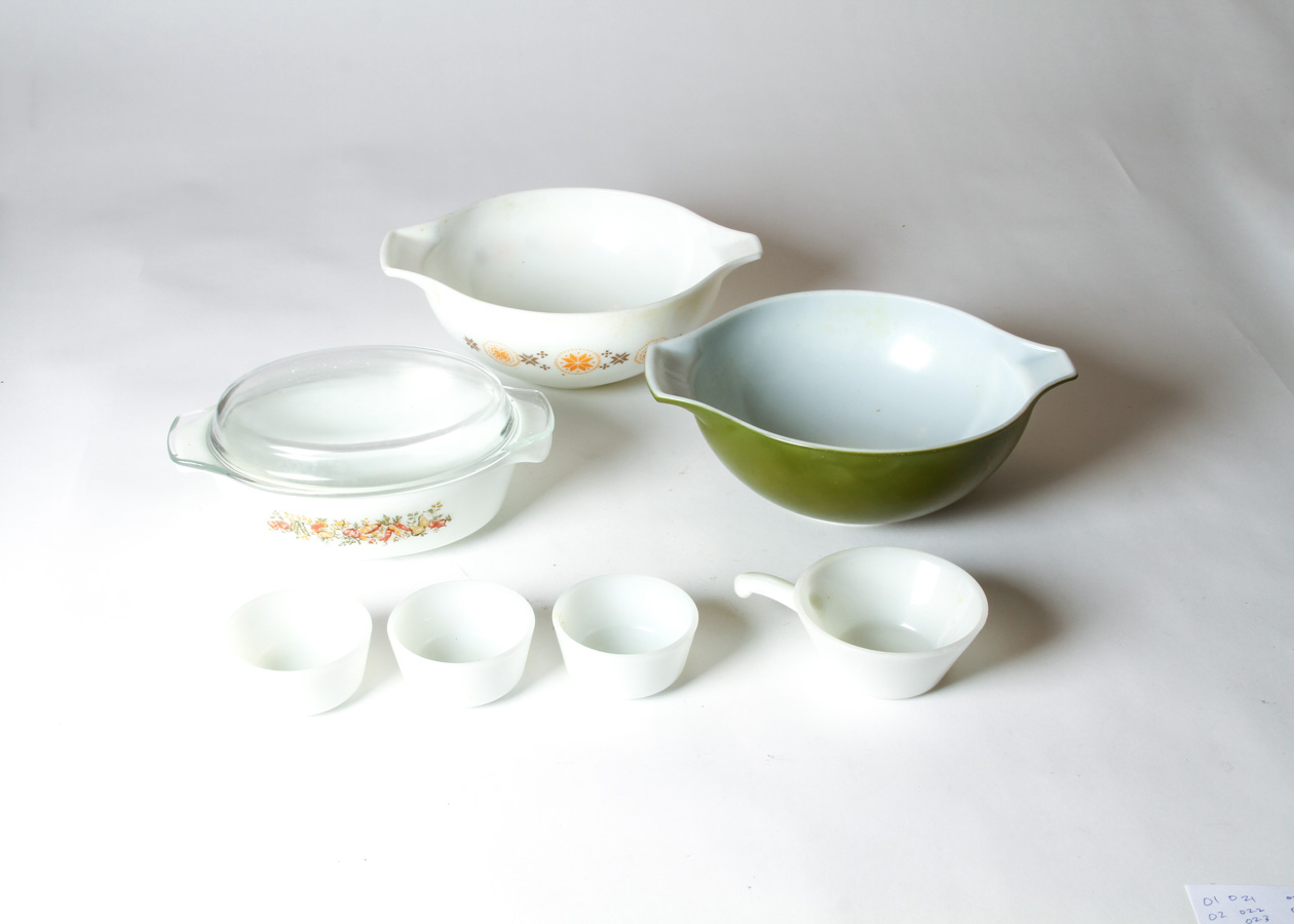 Collection of Vintage Pyrex Kitchenware