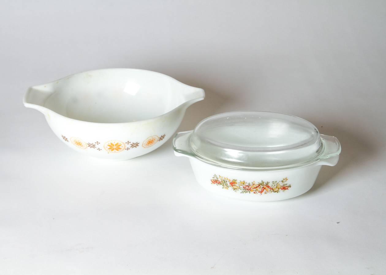Collection of Vintage Pyrex Kitchenware