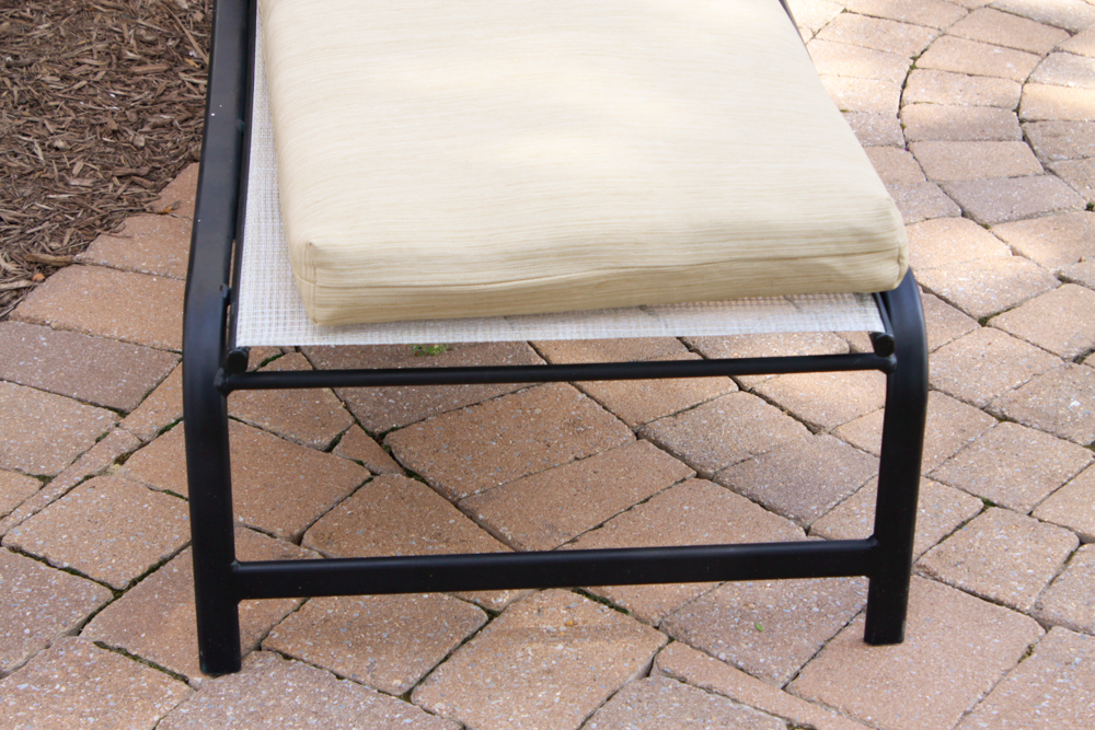 Outdoor Metal Lounge Chair with Cushion