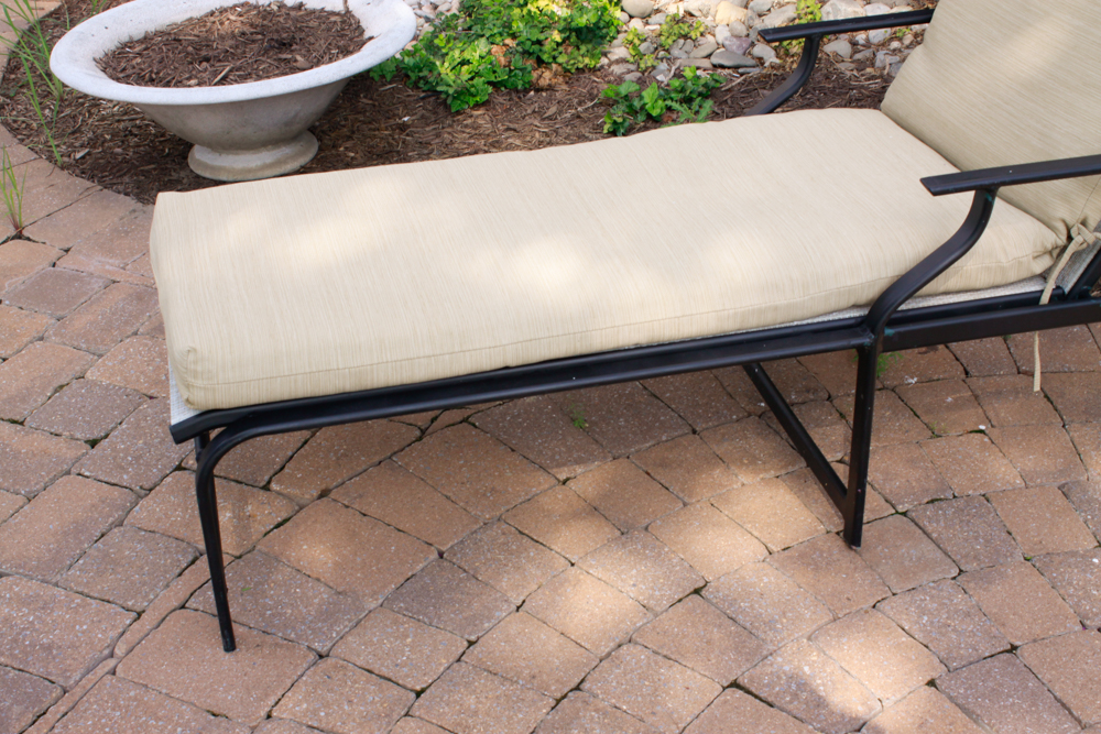 Outdoor Metal Lounge Chair with Cushion