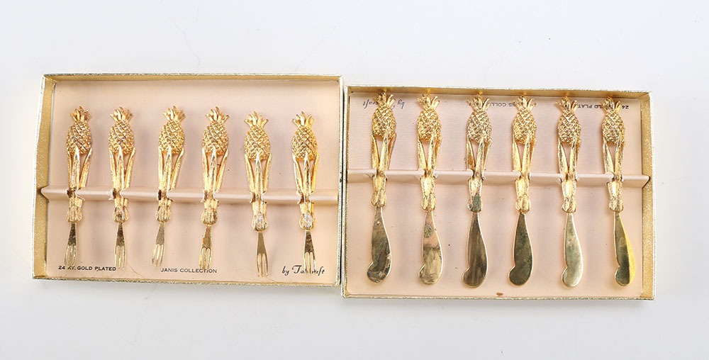 Assortment of Bar Themed Memorabilia