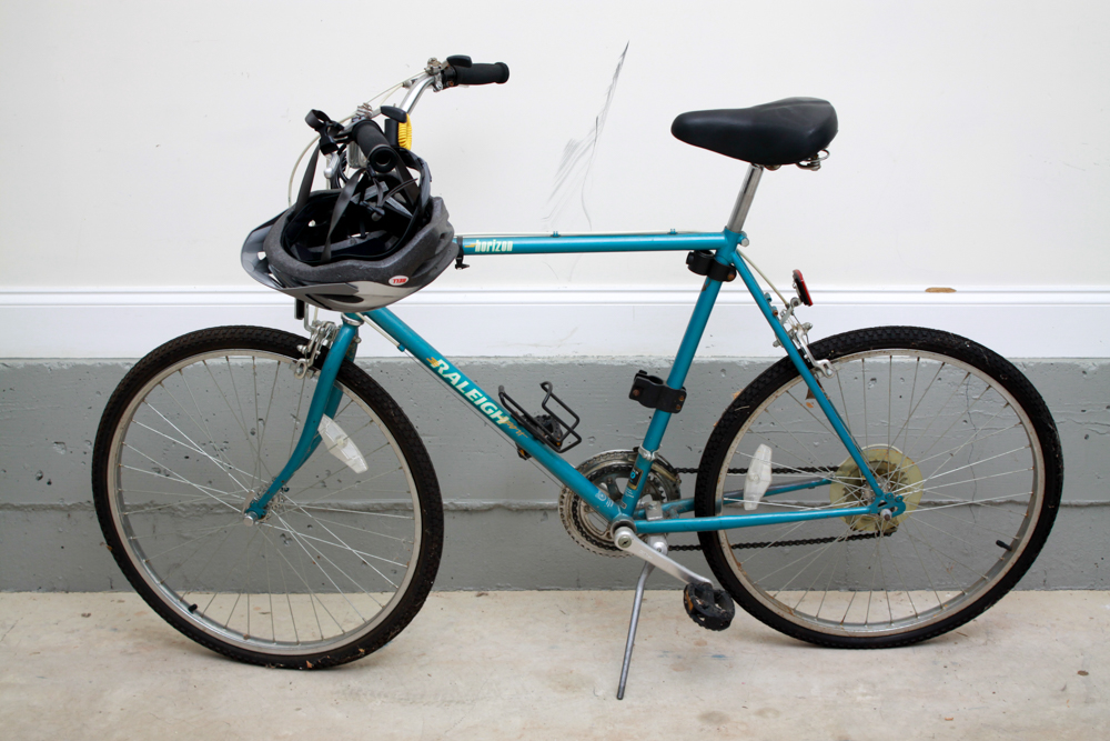 Vintage Raleigh Sort Horizon Bicycle with Helmet