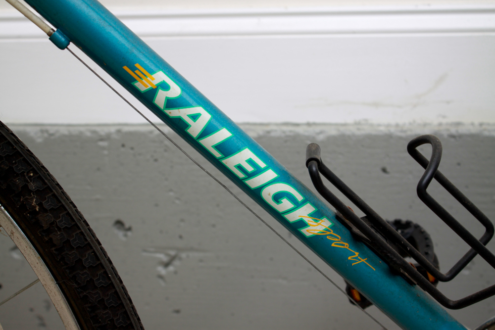 Vintage Raleigh Sort Horizon Bicycle with Helmet