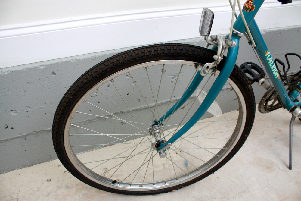 Vintage Raleigh Sort Horizon Bicycle with Helmet