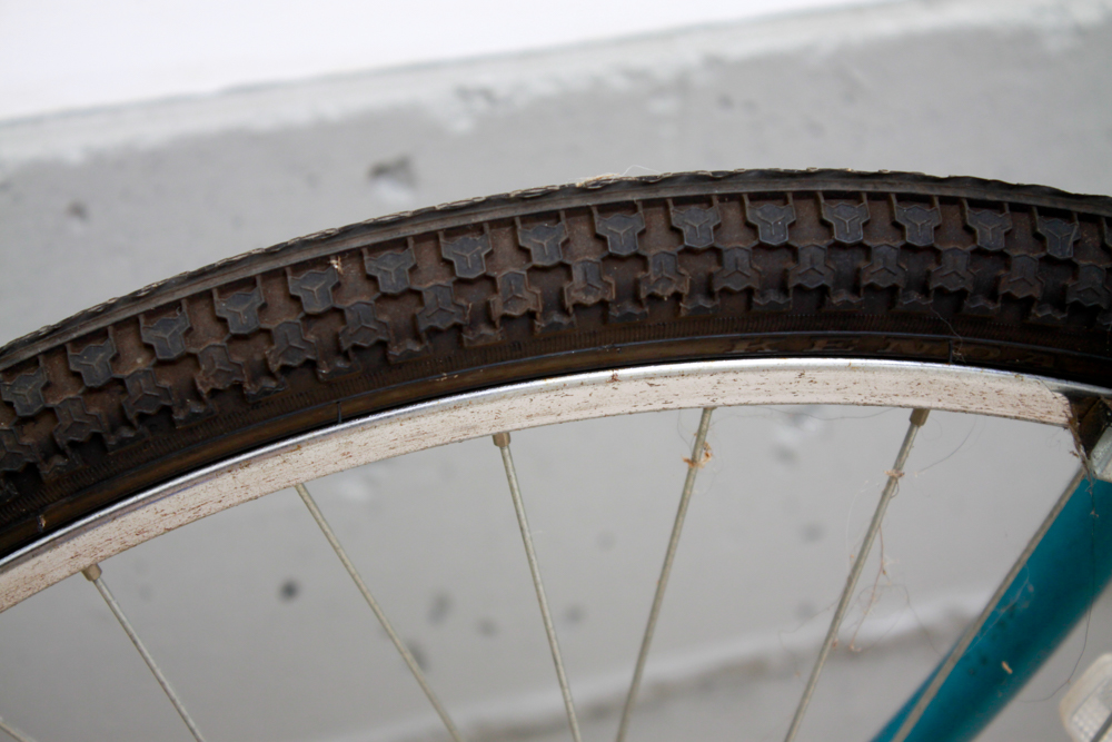 Vintage Raleigh Sort Horizon Bicycle with Helmet