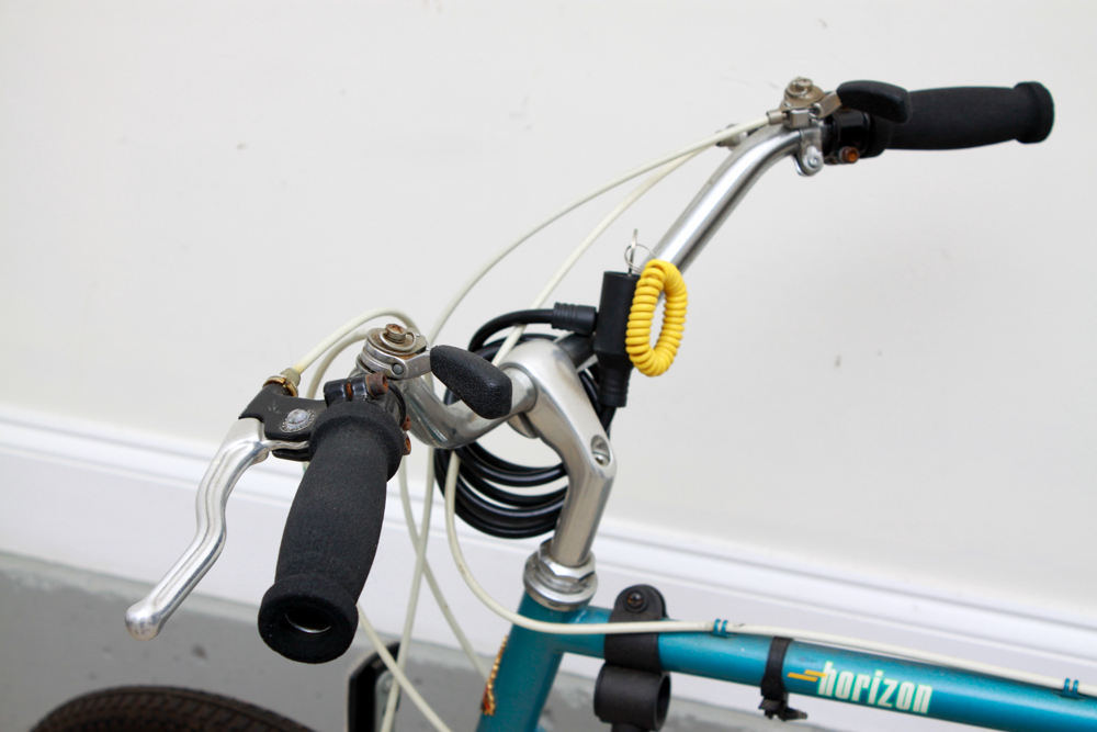 Vintage Raleigh Sort Horizon Bicycle with Helmet