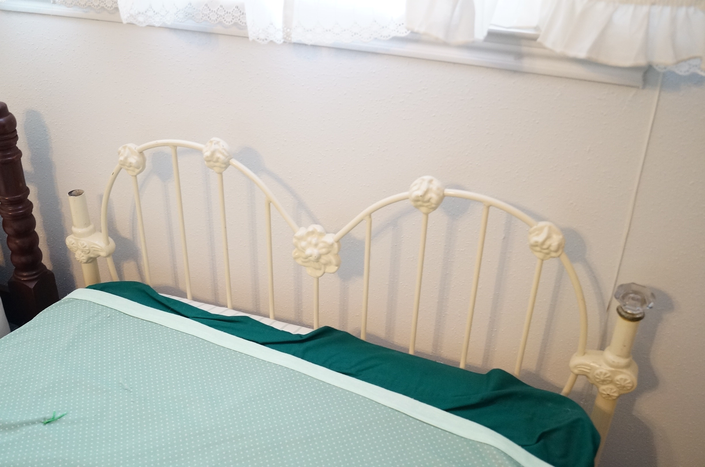 White Iron Heart Shaped Twin Bed Frame