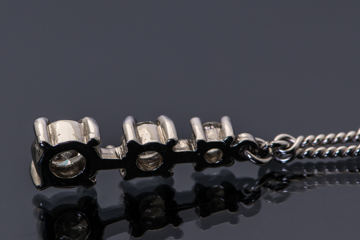 14K White Gold and Graduated Diamond Pendant Necklace