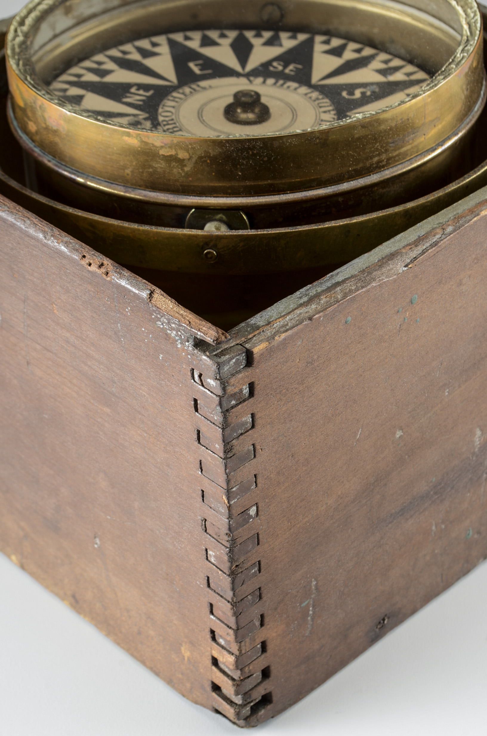 Antique Riggs & Brother Ship's Compass with FInger-Jointed Box