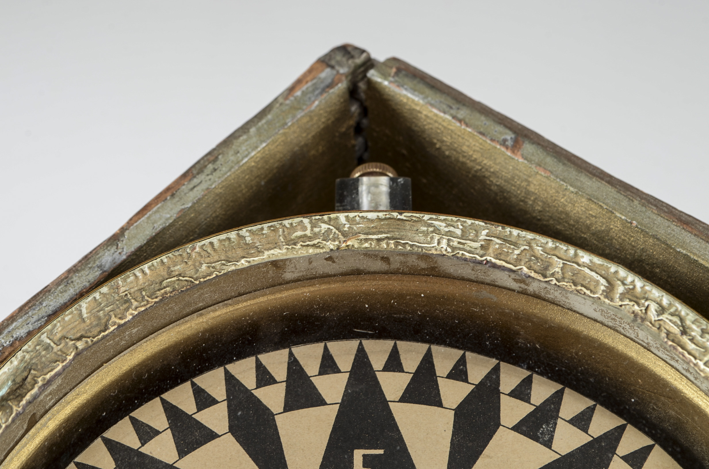 Antique Riggs & Brother Ship's Compass with FInger-Jointed Box