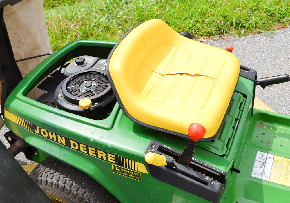 John Deere RX75 Riding Lawnmower