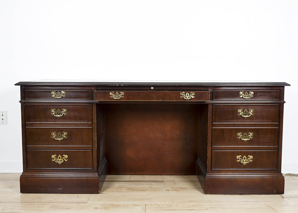 Federal Style Mahogany Sligh Credenza