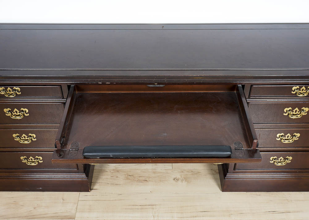 Federal Style Mahogany Sligh Credenza