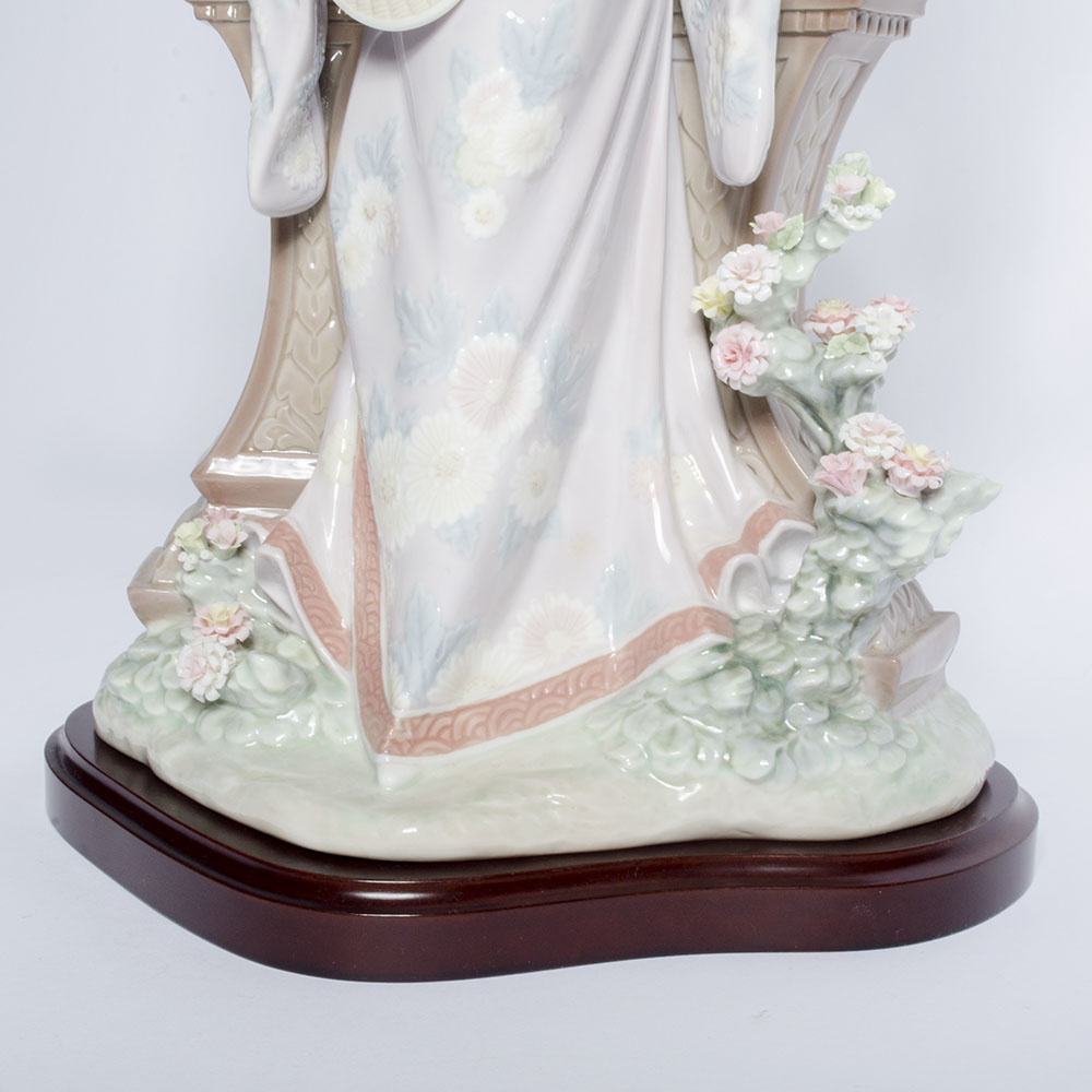 Lladró "Mariko" Porcelain Figurine