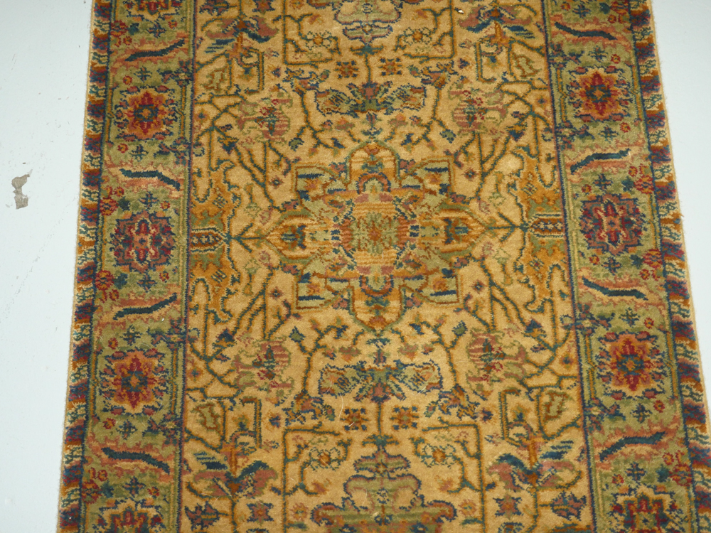 Ornate Machine-Made Heriz-Style Carpet Runner