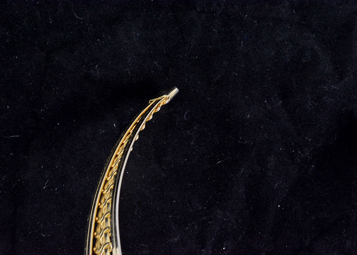 Gold Tone Metal Necklace and Bracelet