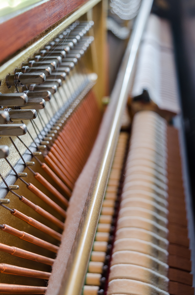 Boston UP-118E Piano Designed by Steinway & Sons with Bench