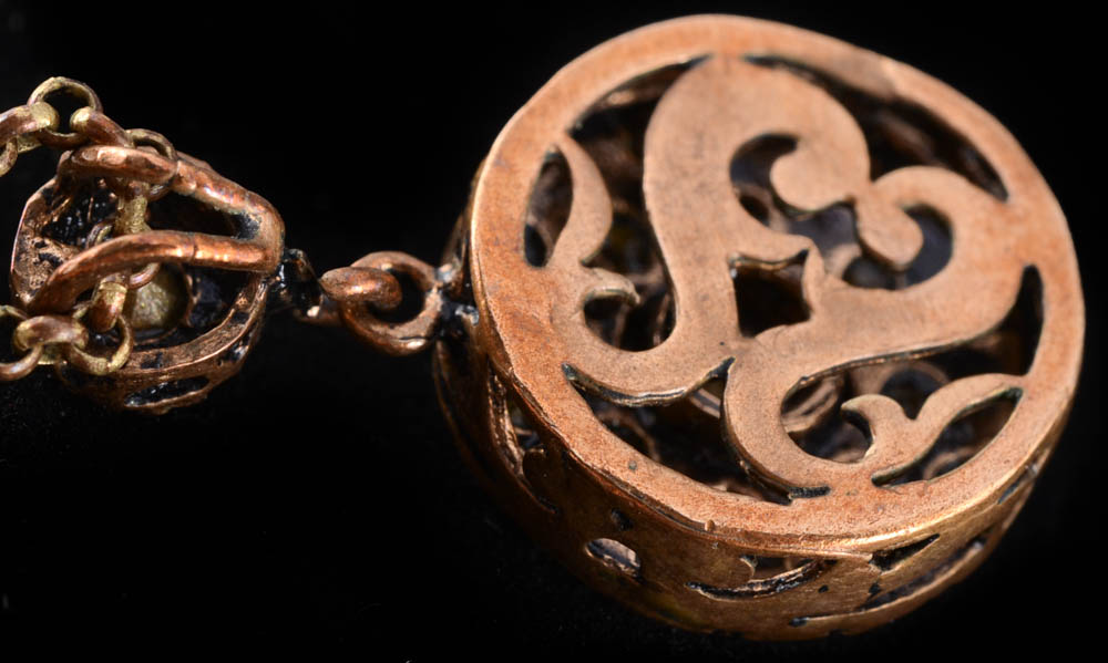 Vintage Round Pendant Necklace