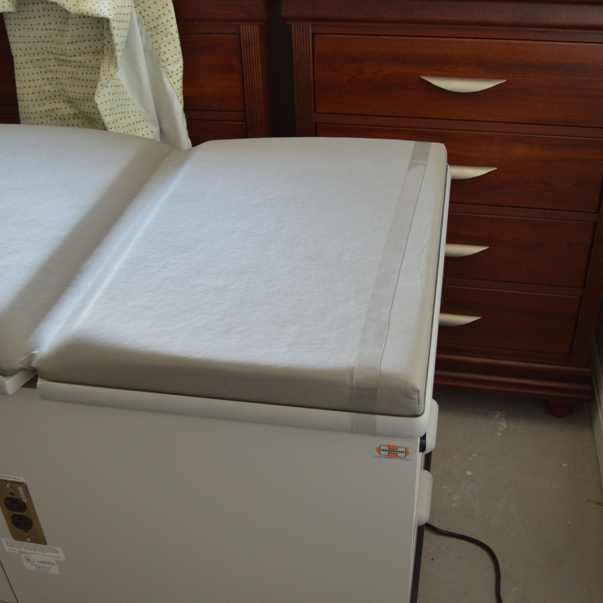 Hausmann Industries Examination Table