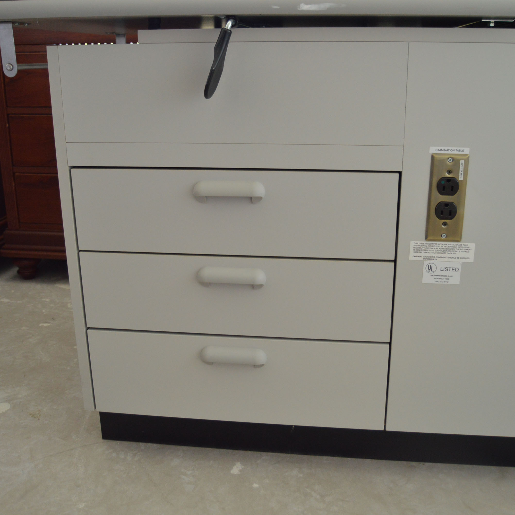 Hausmann Industries Examination Table