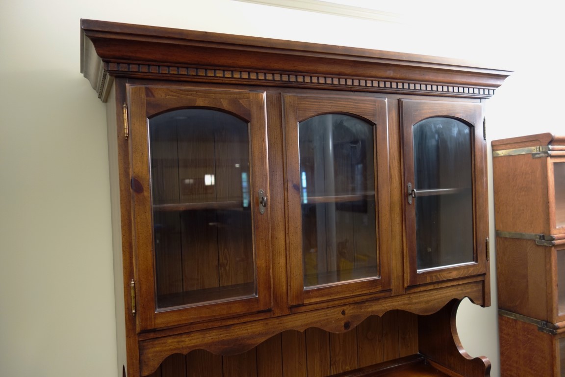 Traditional China Cabinet Sideboard