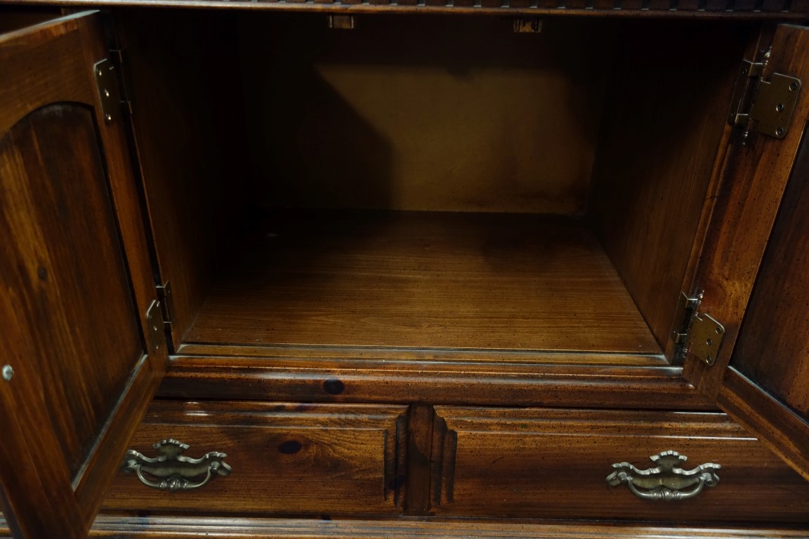 Traditional China Cabinet Sideboard