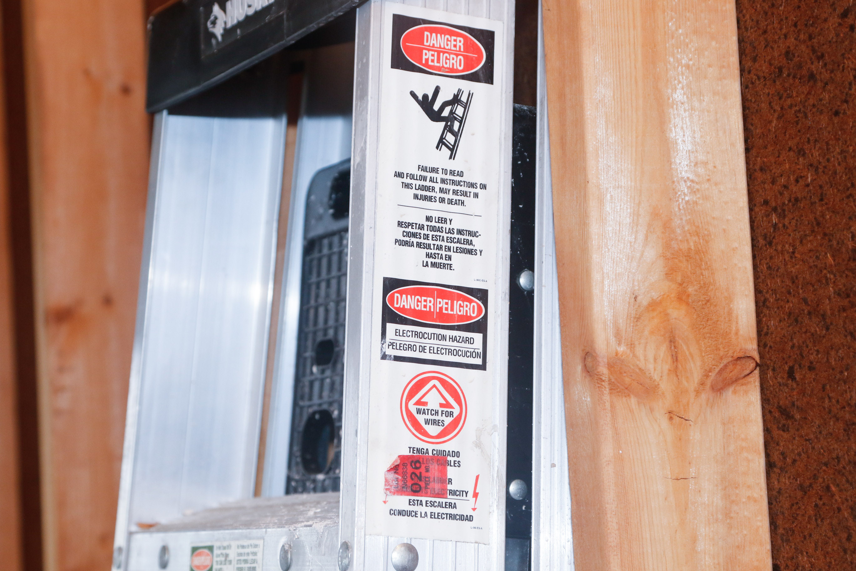 Husky Aluminum Step Ladder With Tray