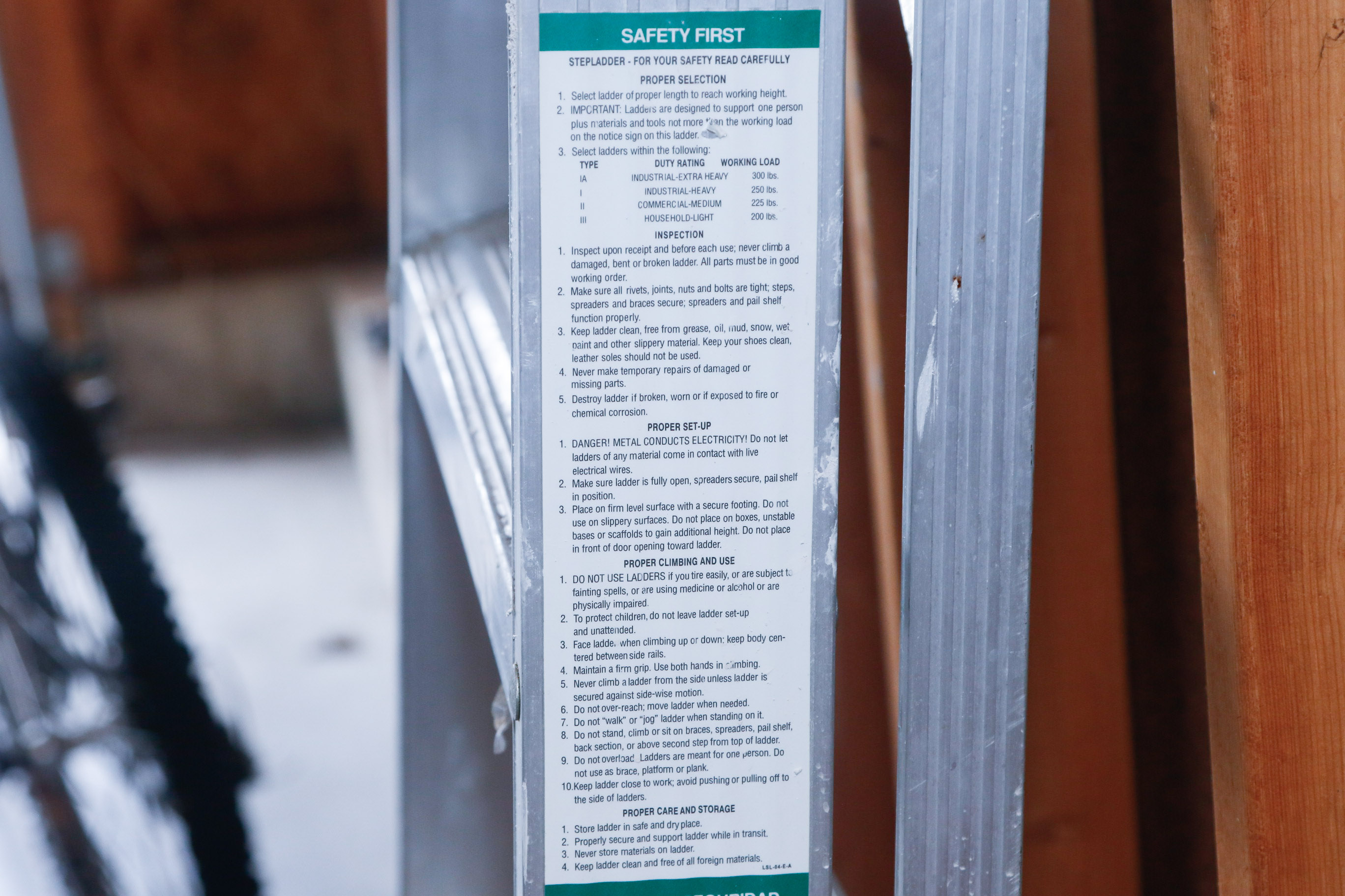 Husky Aluminum Step Ladder With Tray