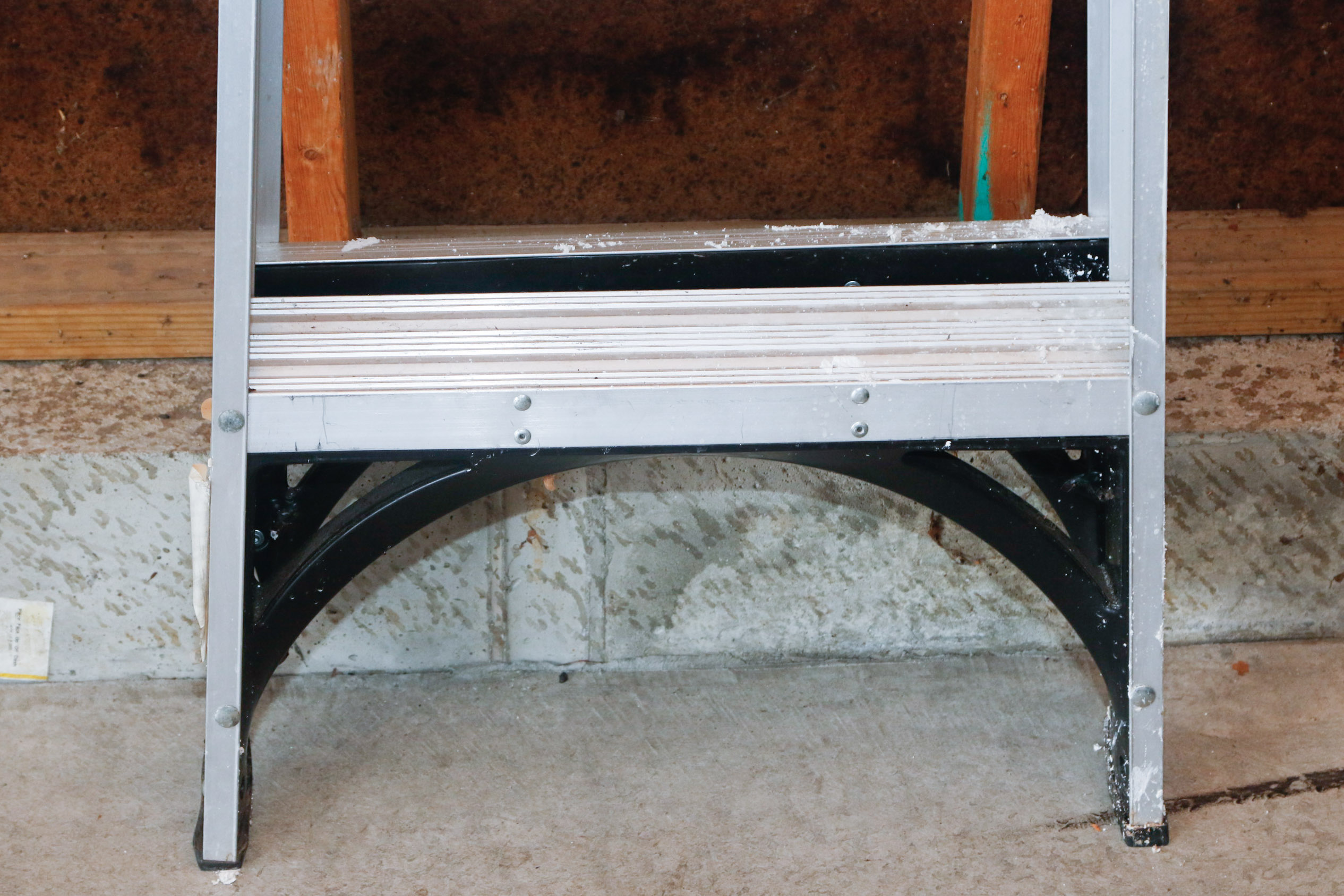 Husky Aluminum Step Ladder With Tray