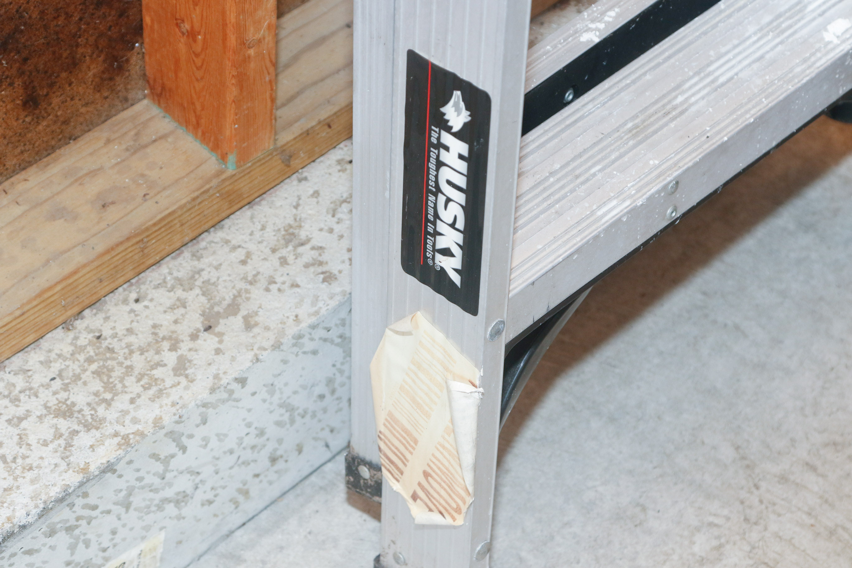 Husky Aluminum Step Ladder With Tray