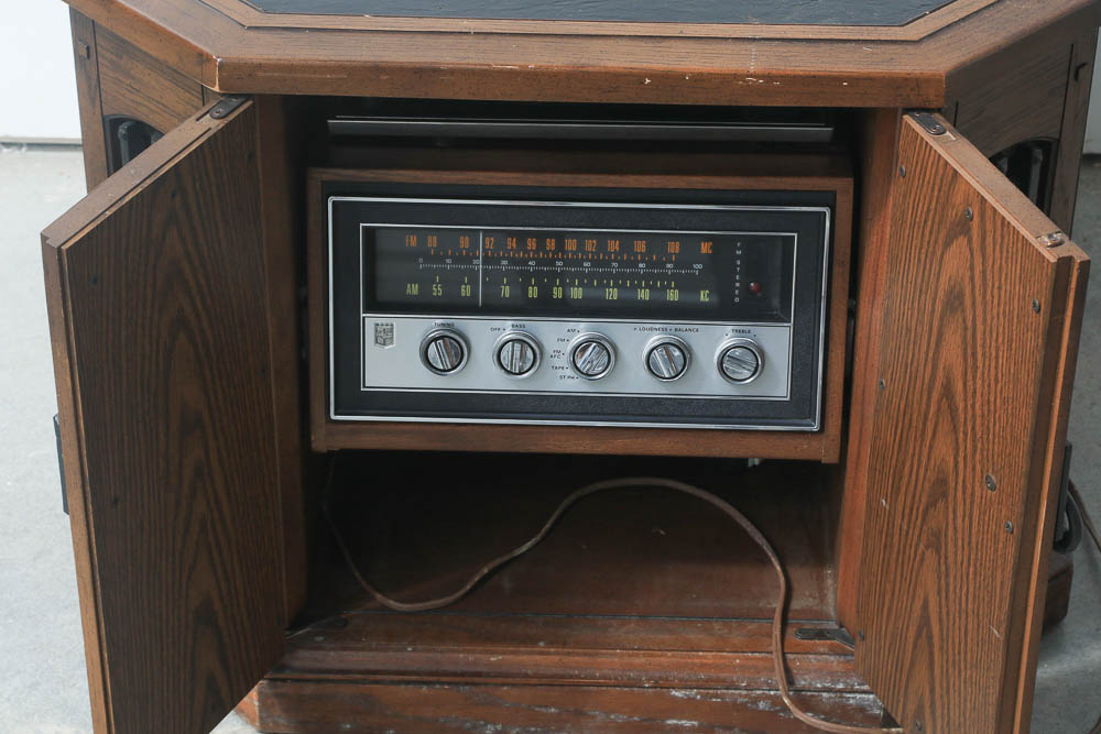 Magnavox End Table with Electronics and Speaker