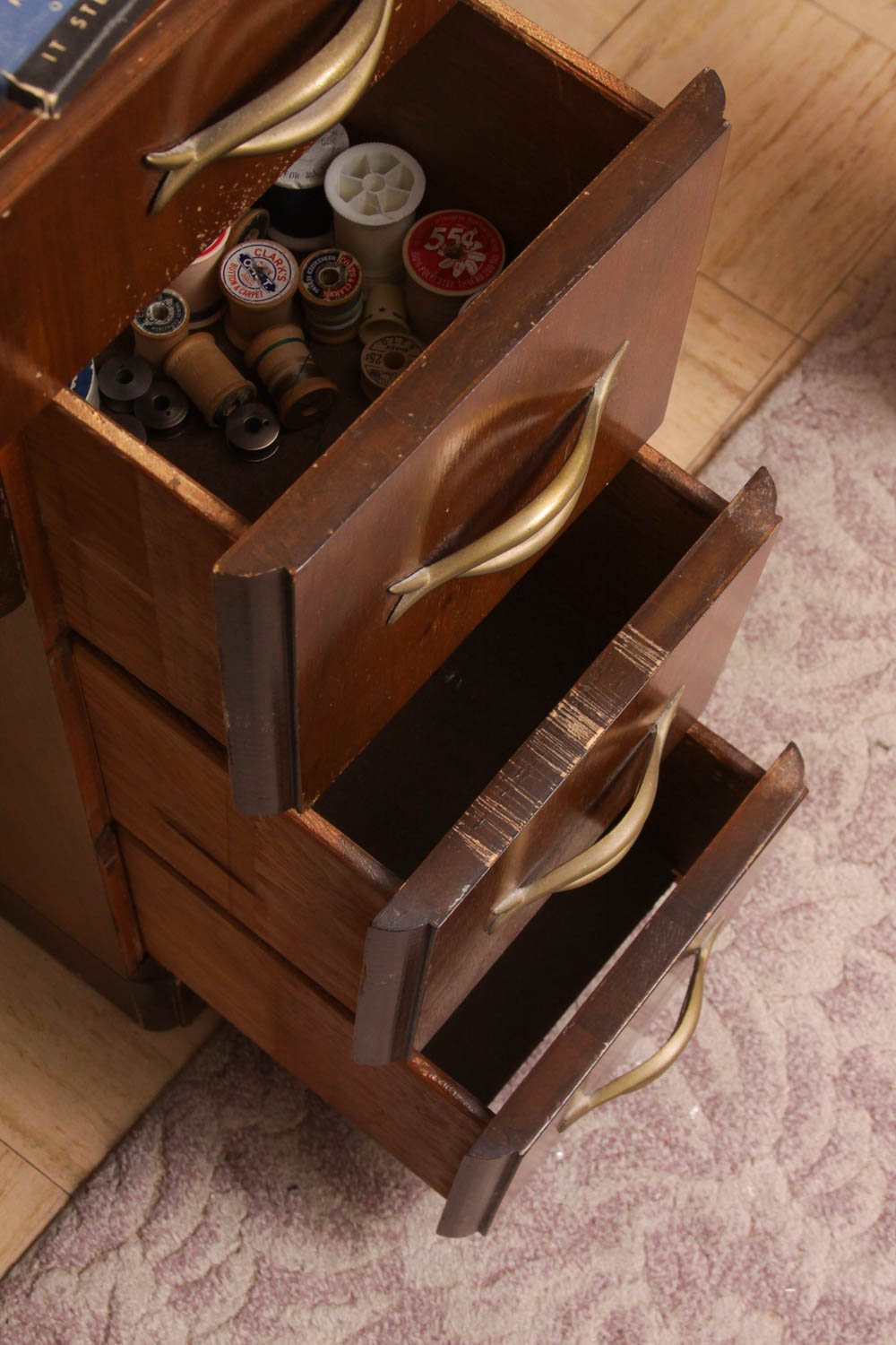 Singer Sewing Machine with Cabinet