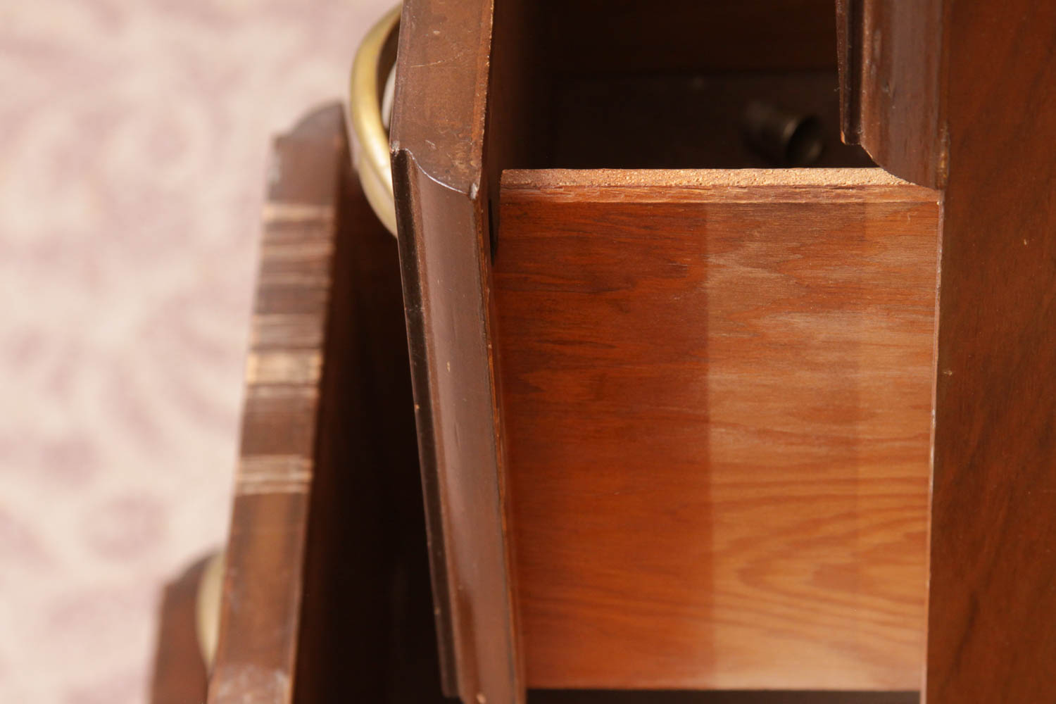 Singer Sewing Machine with Cabinet