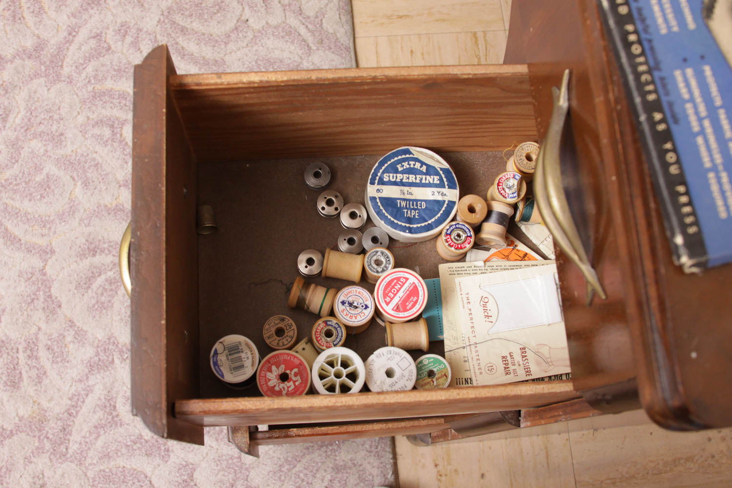 Singer Sewing Machine with Cabinet
