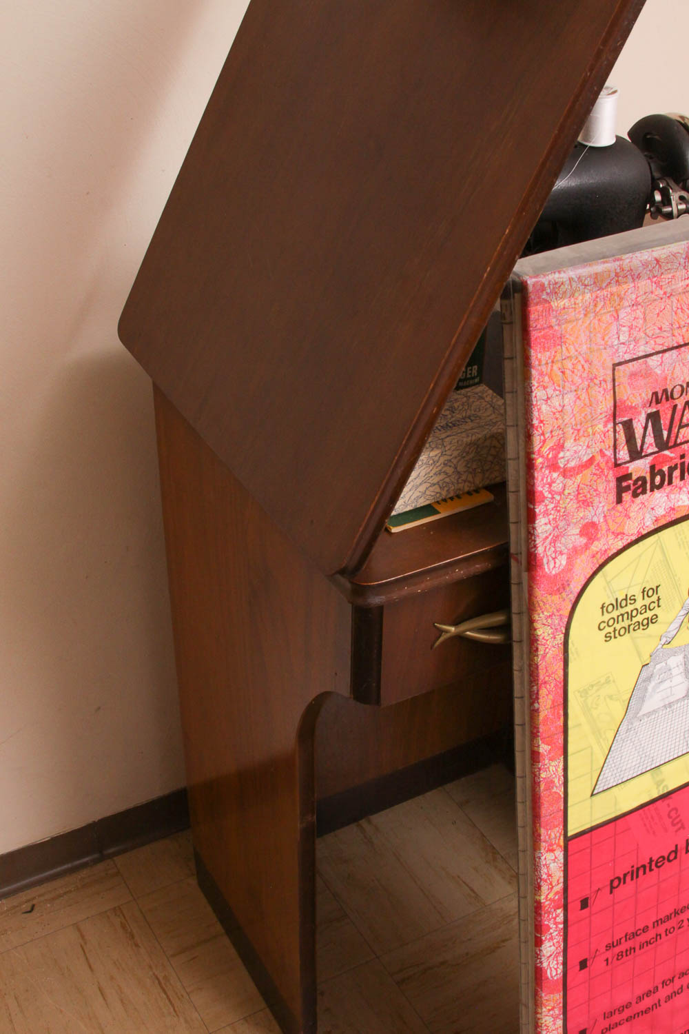 Singer Sewing Machine with Cabinet