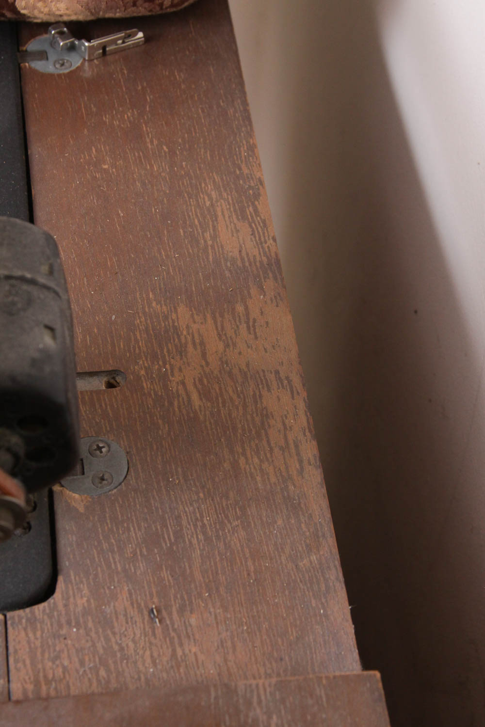 Singer Sewing Machine with Cabinet