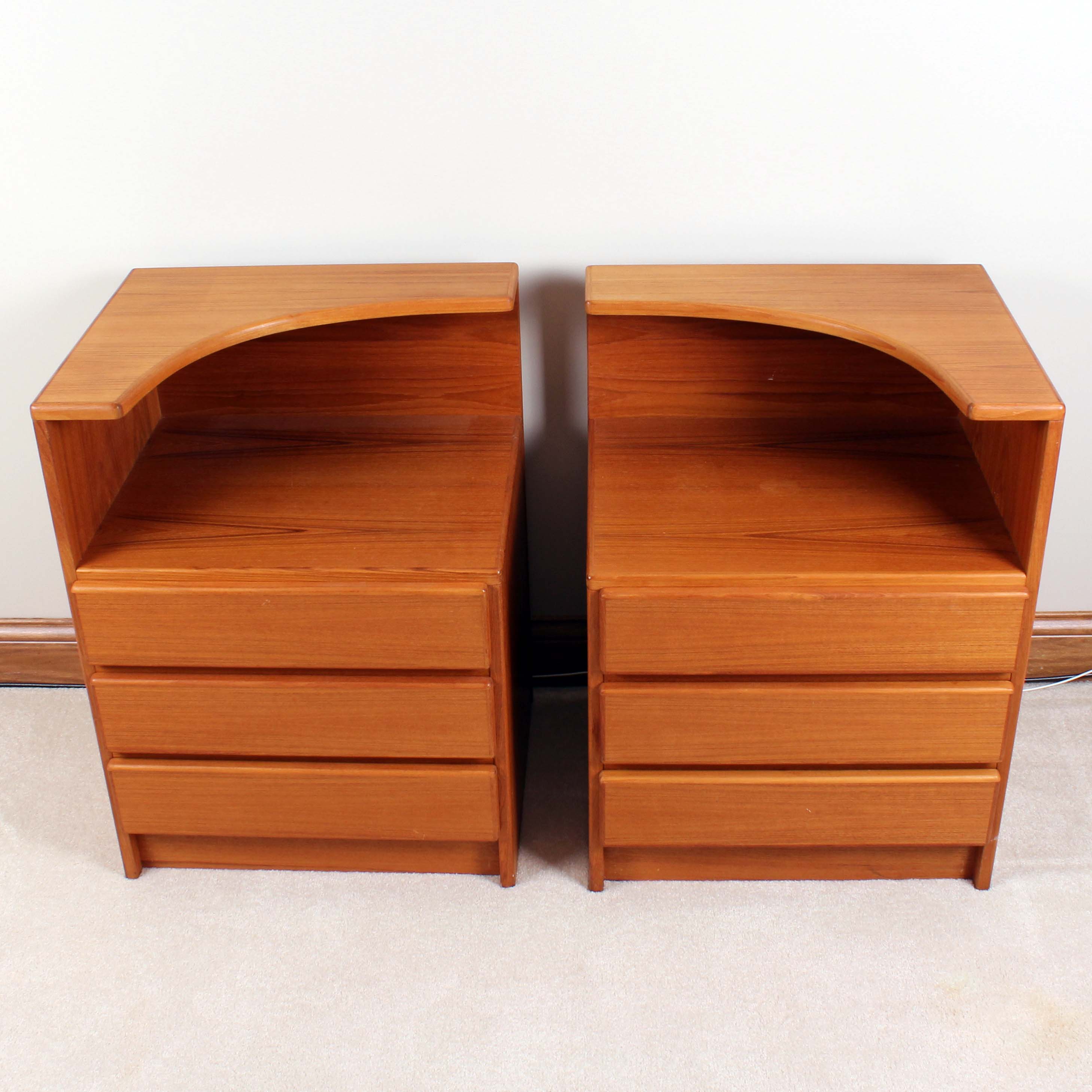 Pair of Mobi Can Teak Contemporary Nightstands