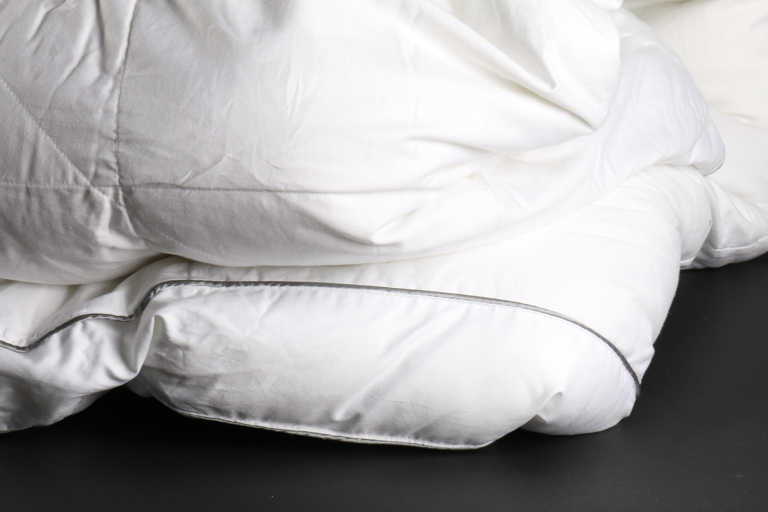 Queen Size Hotel Collection Down Comforter