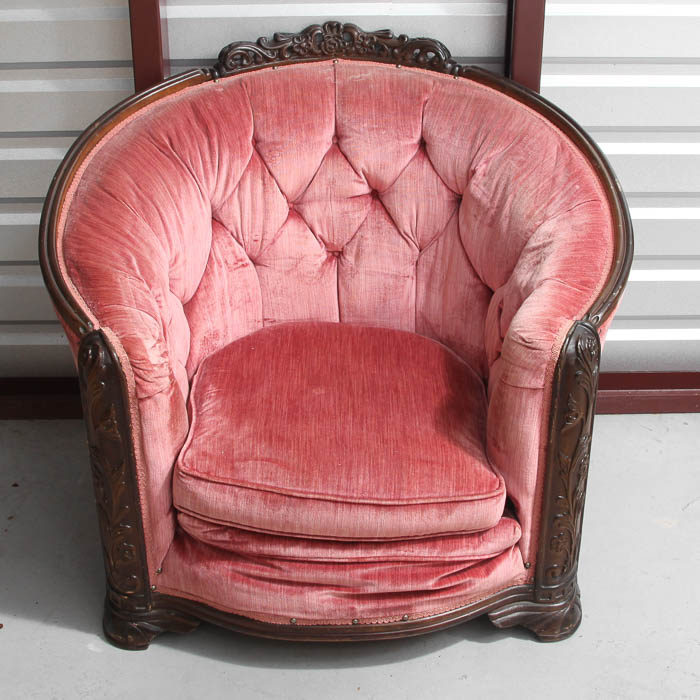 Vintage pink velvet online chair