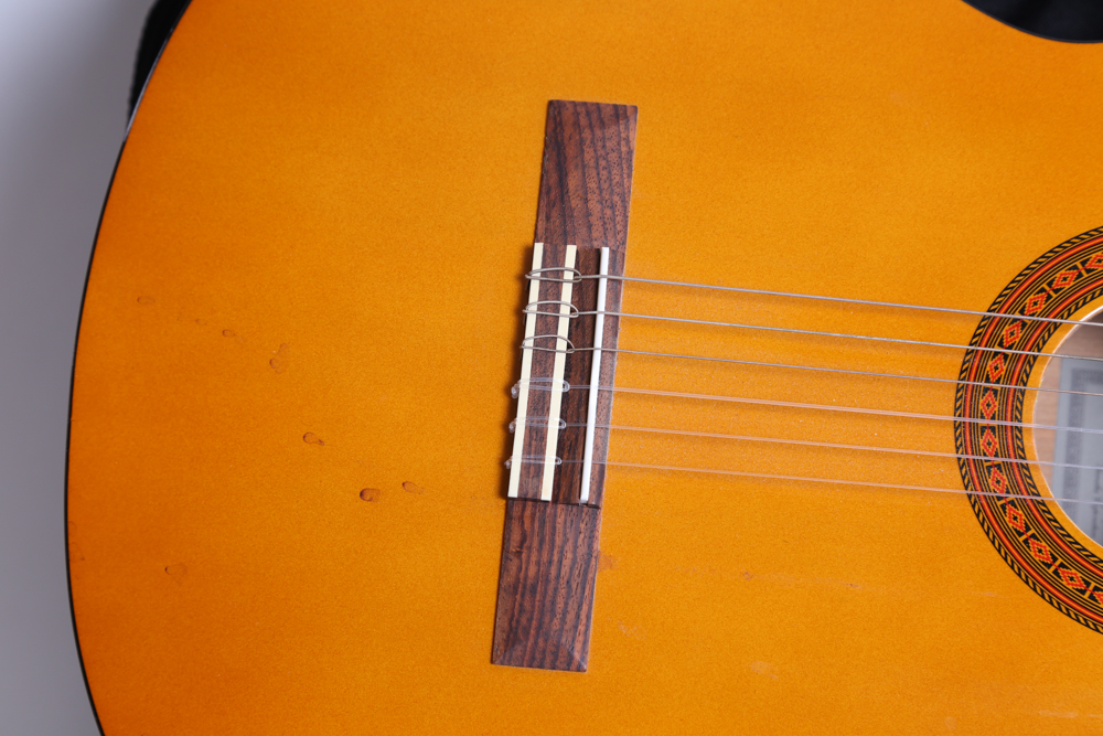 Yamaha C40 Classical Style Acoustic Guitar With Gigbag, Songbooks