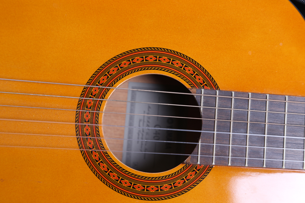 Yamaha C40 Classical Style Acoustic Guitar With Gigbag, Songbooks