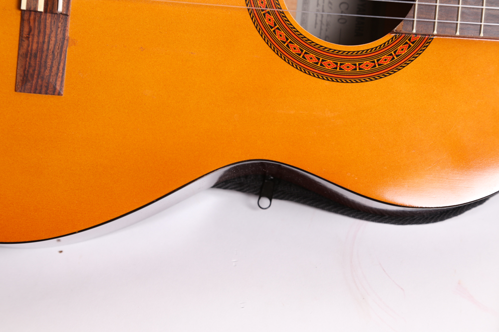Yamaha C40 Classical Style Acoustic Guitar With Gigbag, Songbooks