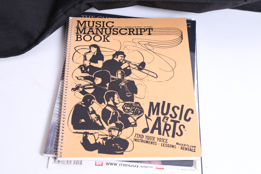 Yamaha C40 Classical Style Acoustic Guitar With Gigbag, Songbooks