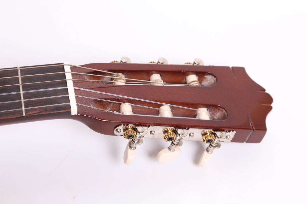 Yamaha C40 Classical Style Acoustic Guitar With Gigbag, Songbooks