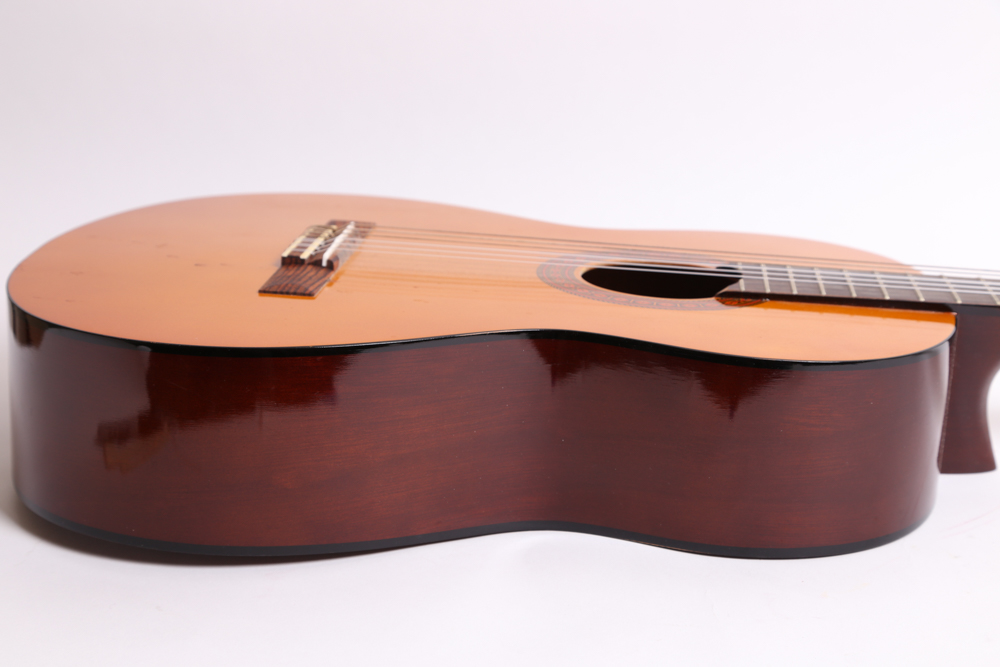 Yamaha C40 Classical Style Acoustic Guitar With Gigbag, Songbooks