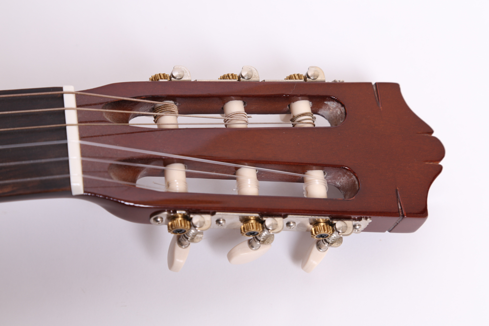 Yamaha C40 Classical Style Acoustic Guitar With Gigbag, Songbooks